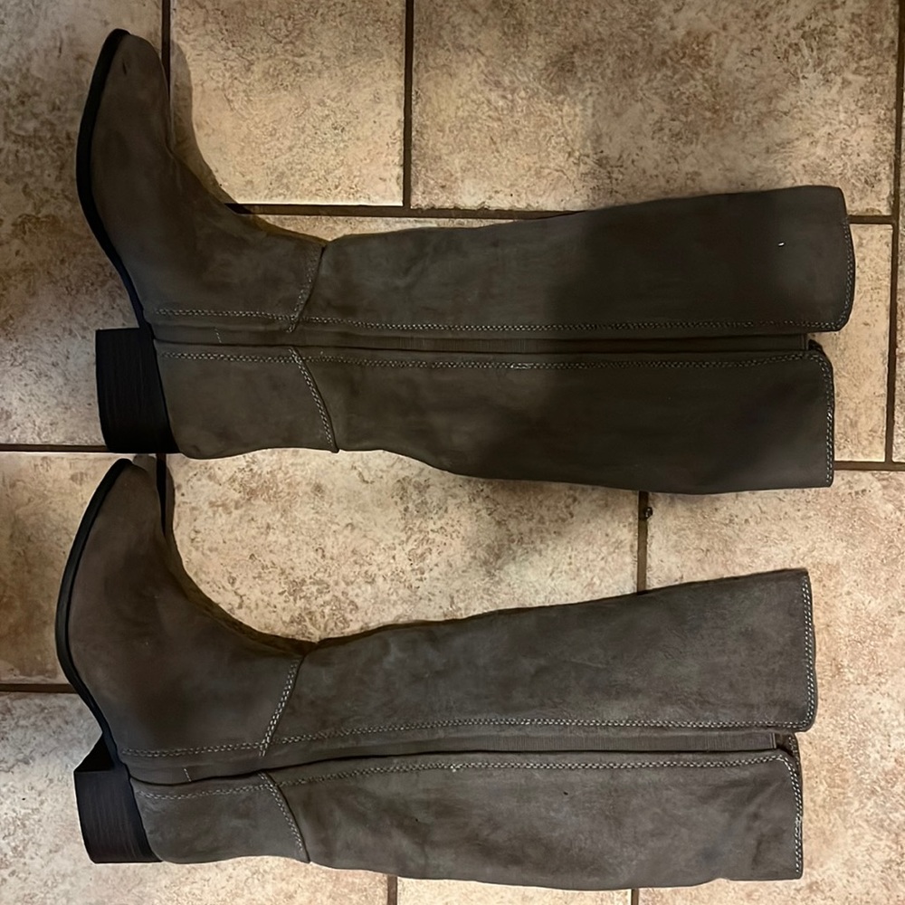 Knee high boots; grey suede; size 6 1/2